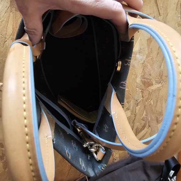 Dooney and Bourke - Picture 6 of 7